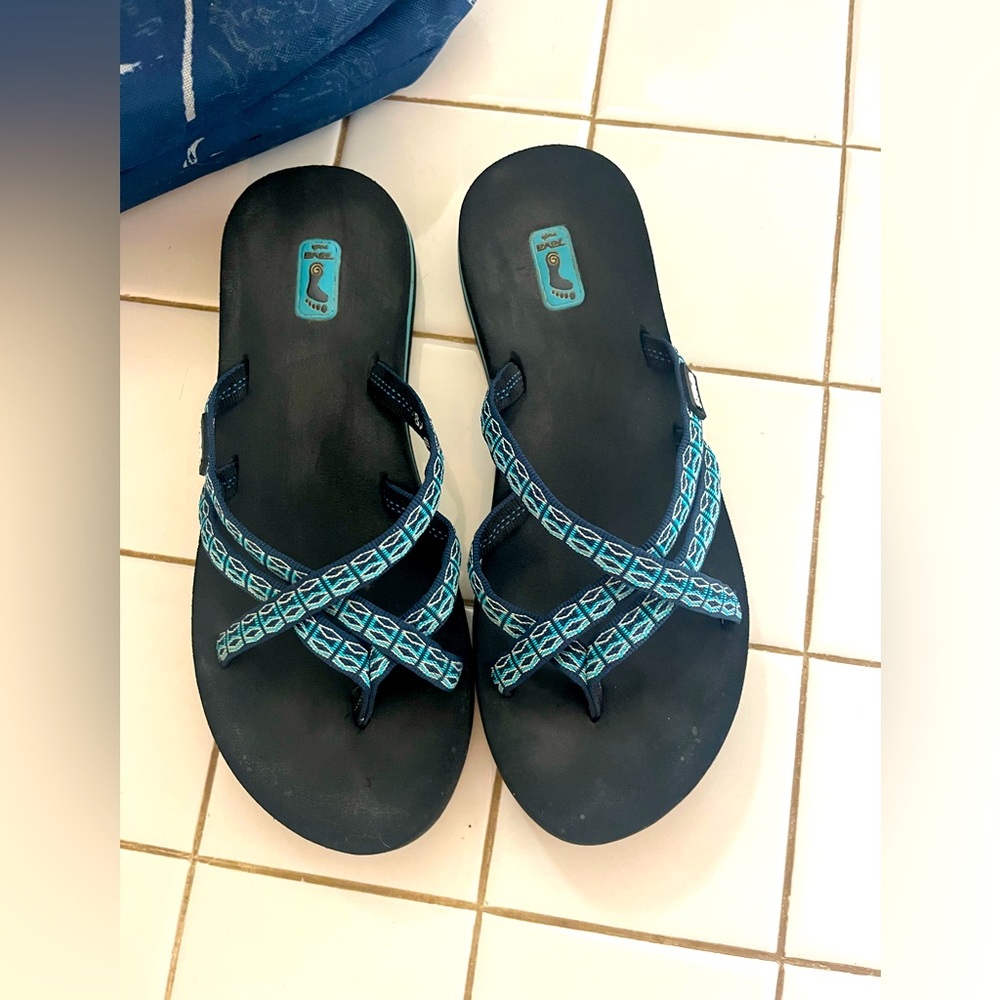 Tea-Chic Black and Blue Sandals